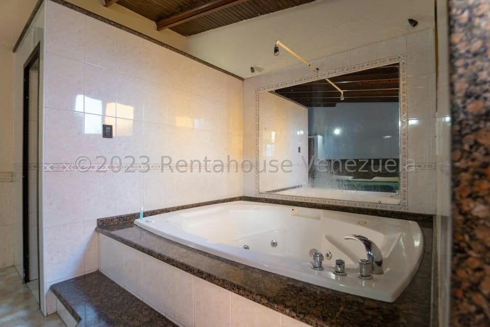 Comercial (Edificio) en Venta en San Antonio, Miranda - 21