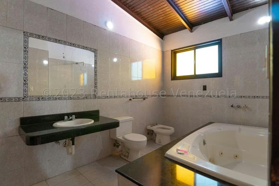 Comercial (Edificio) en Venta en San Antonio, Miranda - 26