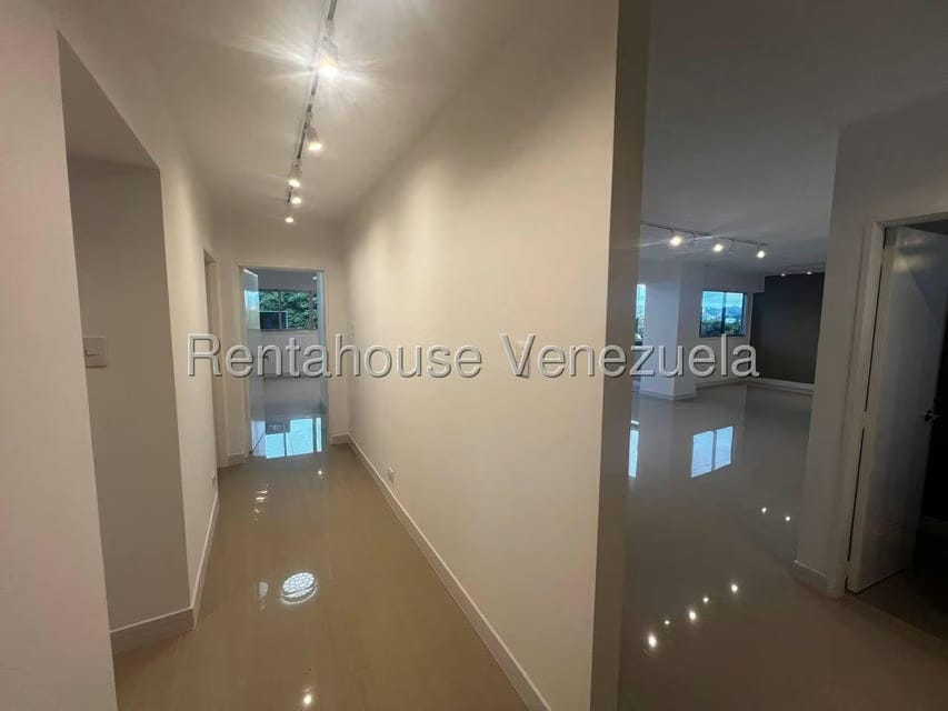 Apartamento (1 Nivel) en Alquiler en Altamira Sur, Distrito Metropolitano - 2