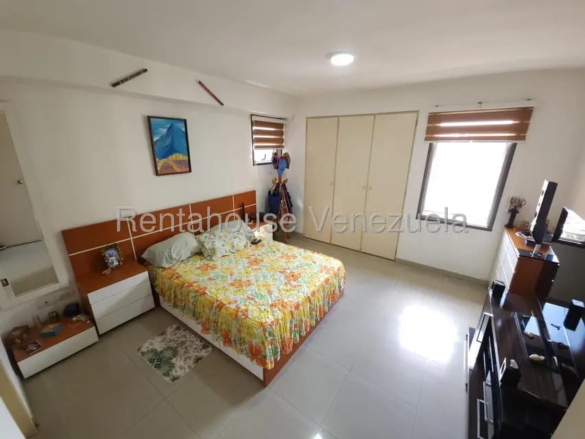 Apartamento (1 Nivel) en Venta en Los Dos Caminos, Distrito Metropolitano - 18