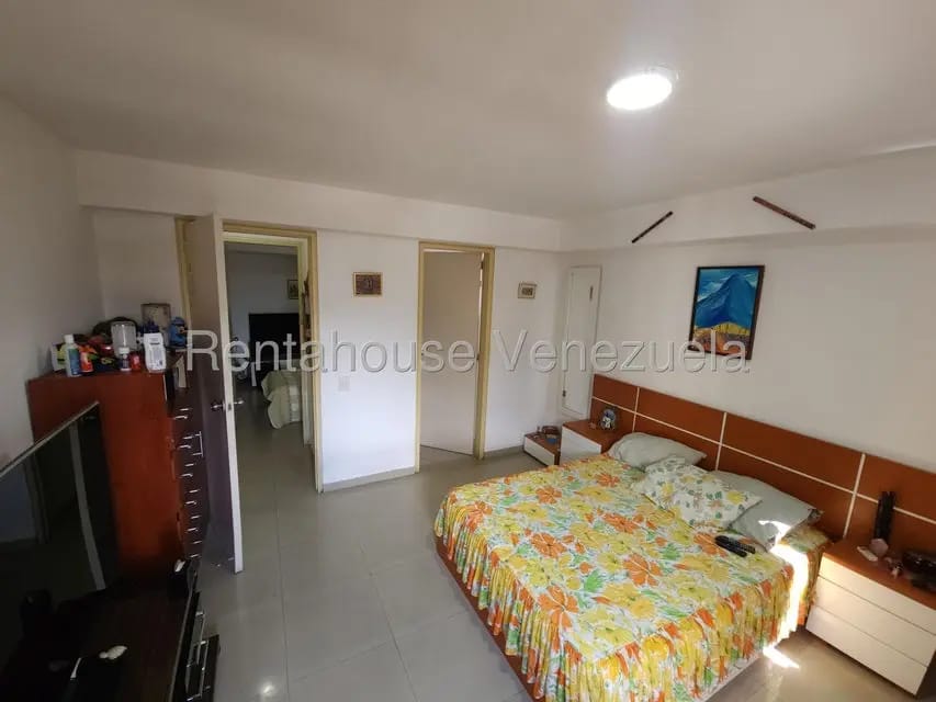 Apartamento (1 Nivel) en Venta en Los Dos Caminos, Distrito Metropolitano - 19