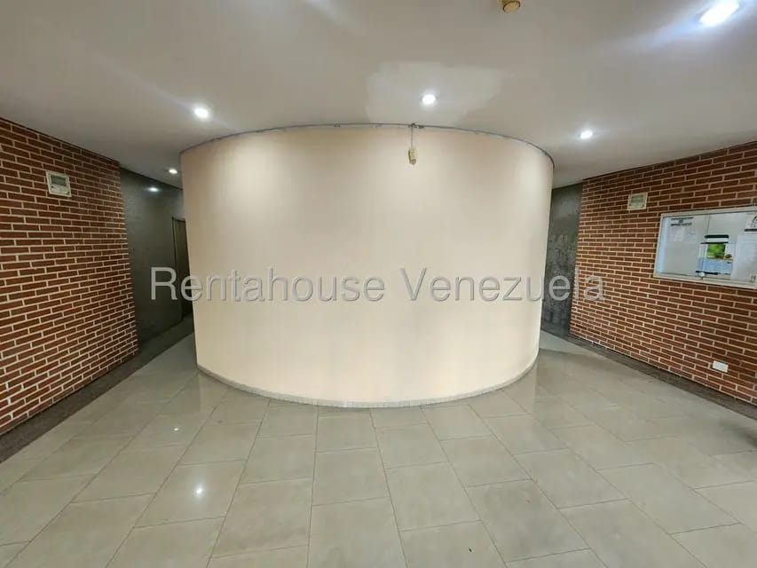 Apartamento (1 Nivel) en Venta en Los Dos Caminos, Distrito Metropolitano - 3