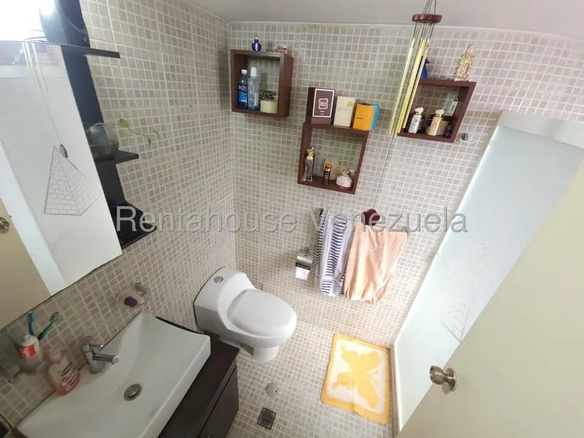Apartamento (1 Nivel) en Venta en Los Dos Caminos, Distrito Metropolitano - 21