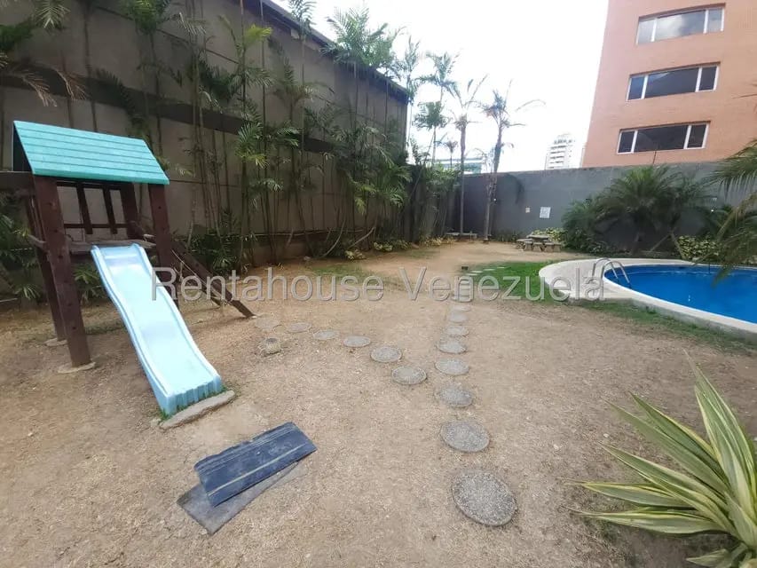 Apartamento (1 Nivel) en Venta en Los Dos Caminos, Distrito Metropolitano - 23