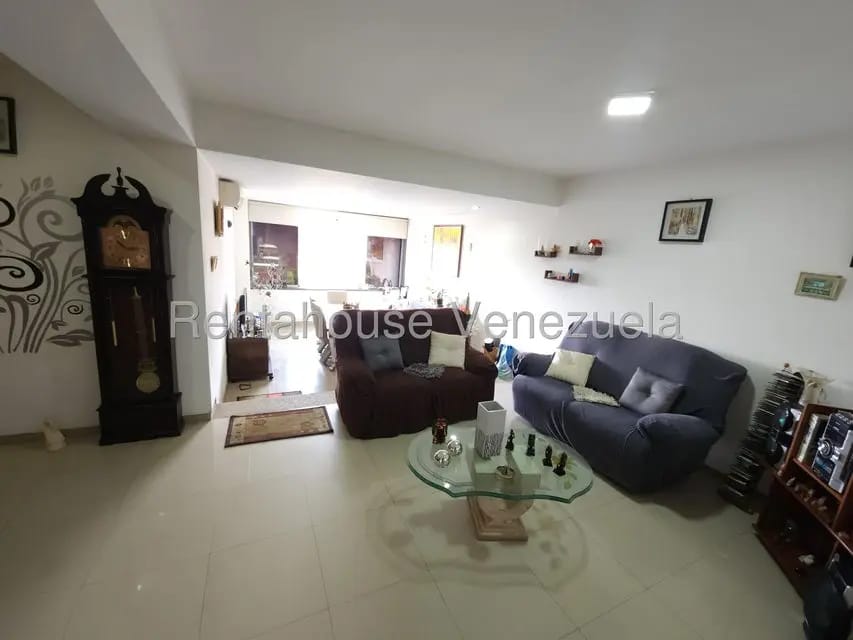 Apartamento (1 Nivel) en Venta en Los Dos Caminos, Distrito Metropolitano - 4