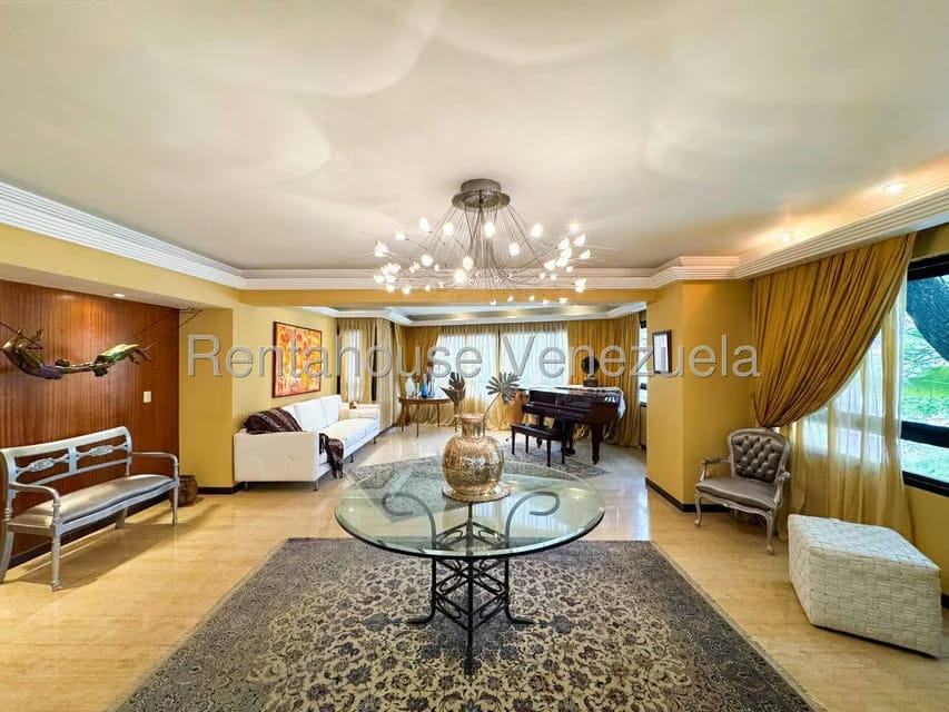 Apartamento (1 Nivel) en Venta en Los Palos Grandes, Distrito Metropolitano - 2