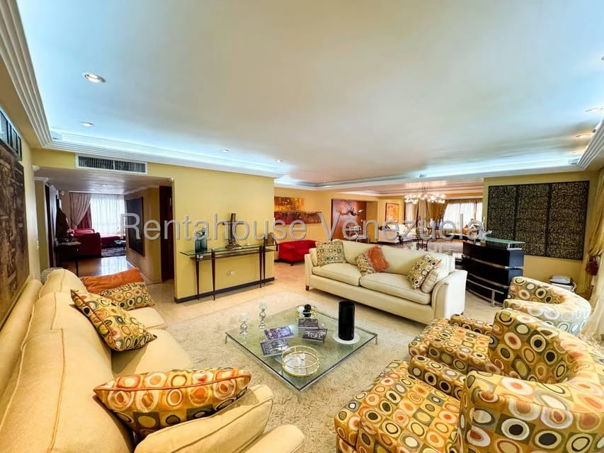 Apartamento (1 Nivel) en Venta en Los Palos Grandes, Distrito Metropolitano - 3