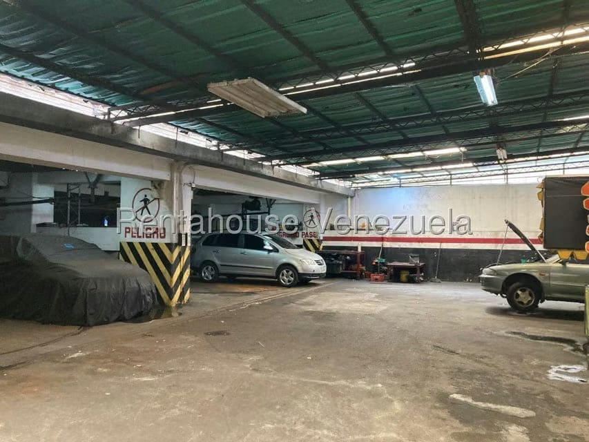 Comercial (Local Comercial) en Alquiler en Parroquia La Candelaria, Distrito Metropolitano - 23