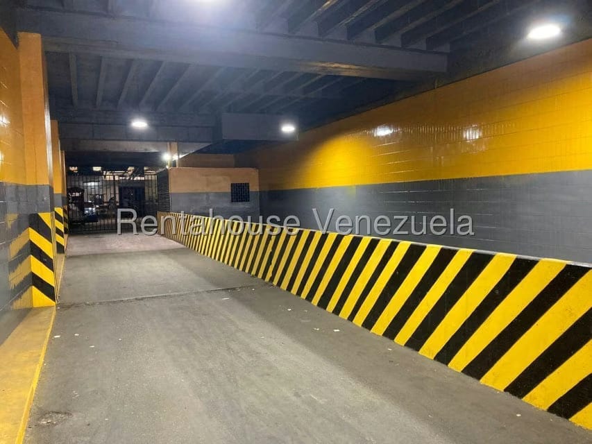 Comercial (Local Comercial) en Alquiler en Parroquia La Candelaria, Distrito Metropolitano - 4