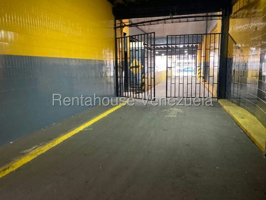 Comercial (Local Comercial) en Alquiler en Parroquia La Candelaria, Distrito Metropolitano - 8