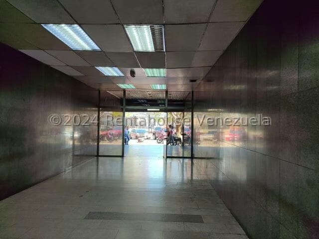Comercial (Local Comercial) en Venta en Las Acacias, Carabobo - 34