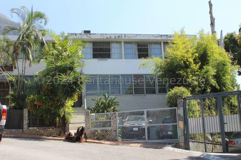 Casa (Duplex) en Venta en Los Palos Grandes, Distrito Metropolitano - 2