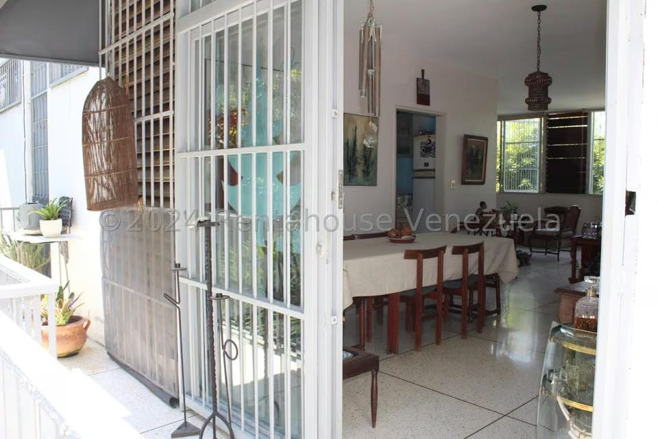 Casa (Duplex) en Venta en Los Palos Grandes, Distrito Metropolitano - 12