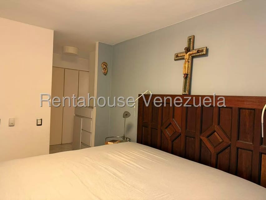 Apartamento (1 Nivel) en Alquiler en Los Dos Caminos, Distrito Metropolitano - 12