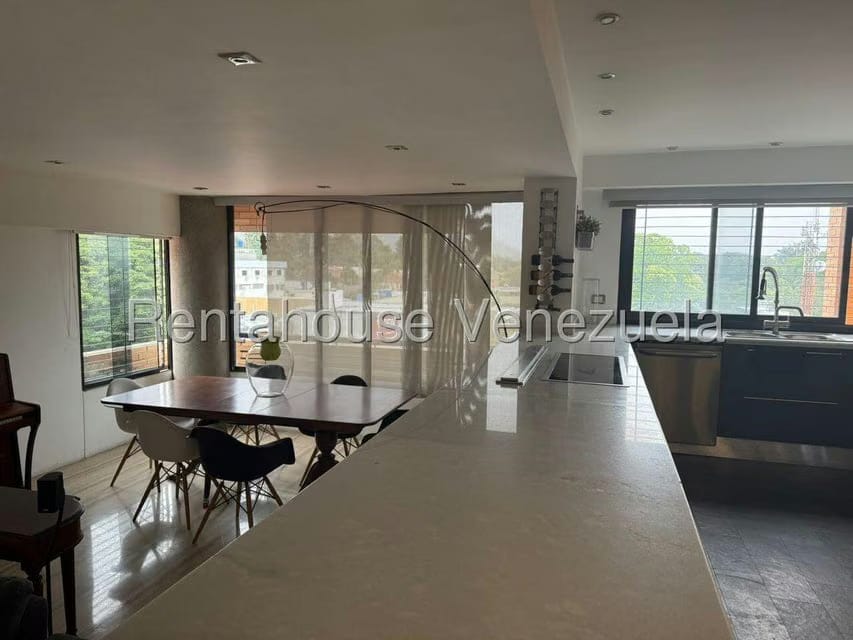 Apartamento (1 Nivel) en Alquiler en Los Dos Caminos, Distrito Metropolitano - 6