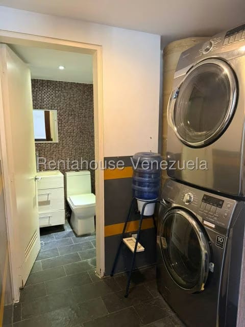 Apartamento (1 Nivel) en Alquiler en Los Dos Caminos, Distrito Metropolitano - 8