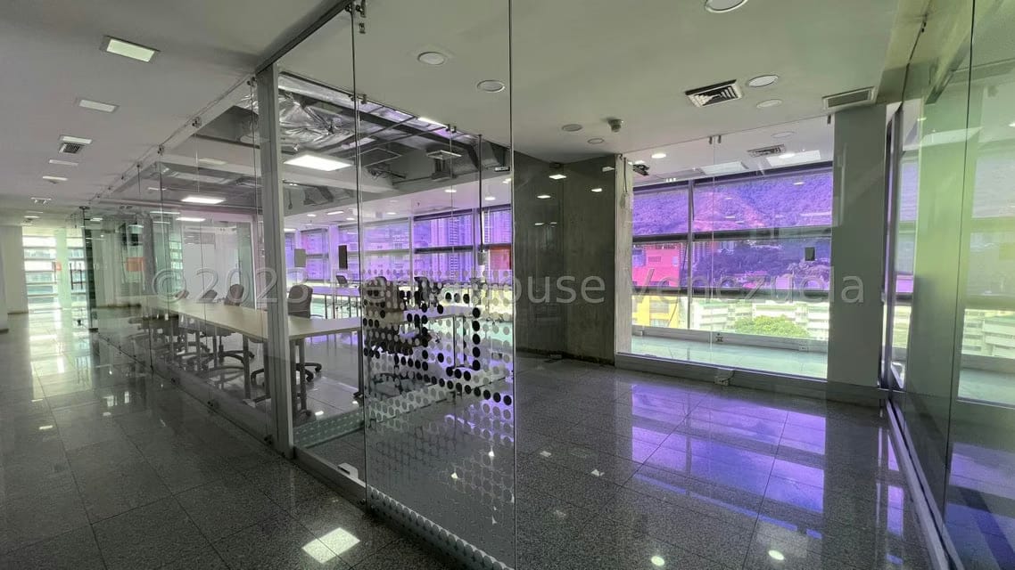 Comercial (Oficina) en Venta en Los Dos Caminos, Distrito Metropolitano - 2