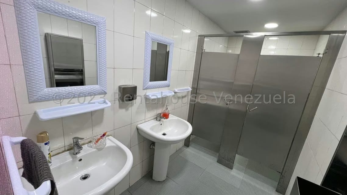 Comercial (Oficina) en Venta en Los Dos Caminos, Distrito Metropolitano - 17