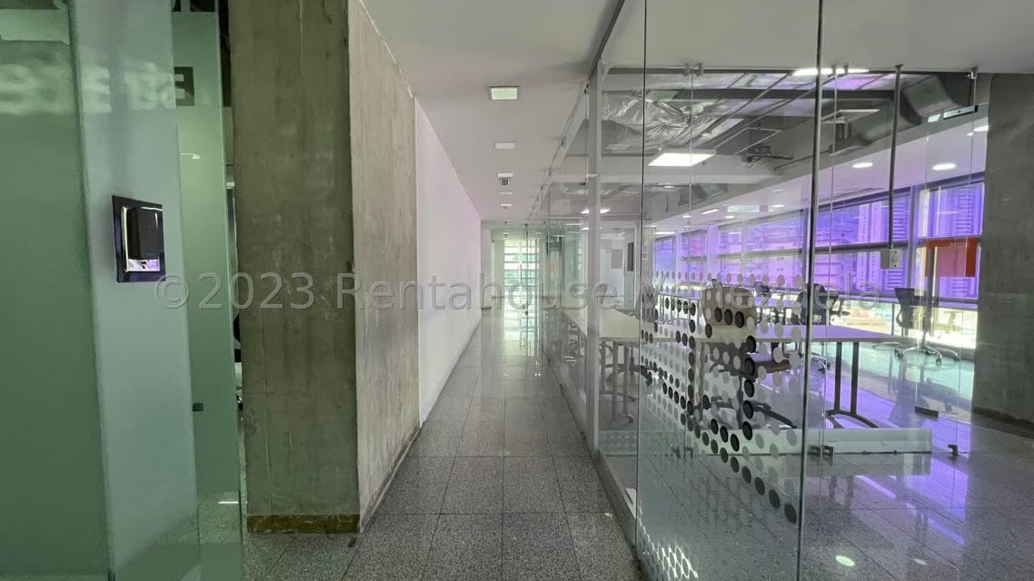 Comercial (Oficina) en Venta en Los Dos Caminos, Distrito Metropolitano - 3