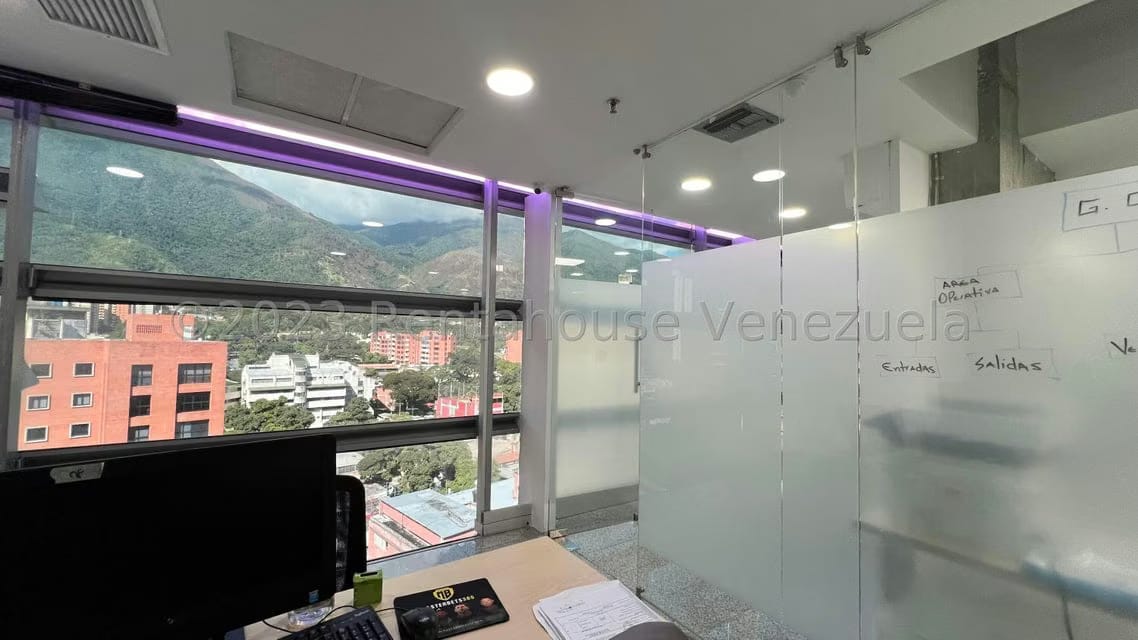 Comercial (Oficina) en Venta en Los Dos Caminos, Distrito Metropolitano - 28
