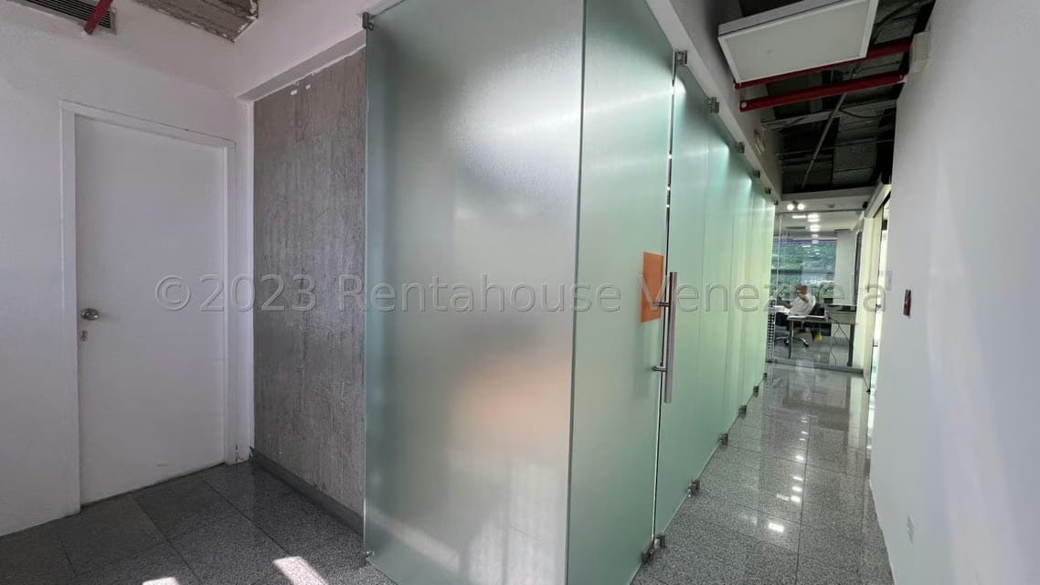 Comercial (Oficina) en Venta en Los Dos Caminos, Distrito Metropolitano - 4