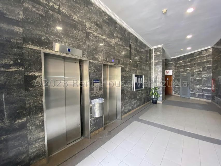 Comercial (Oficina) en Alquiler en Lomas de La Lagunita, Distrito Metropolitano - 3