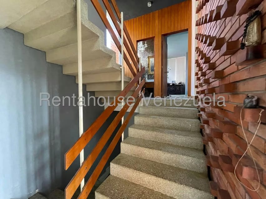 Casa (Multipes Niveles) en Venta en Cumbres de Curumo, Distrito Metropolitano - 2