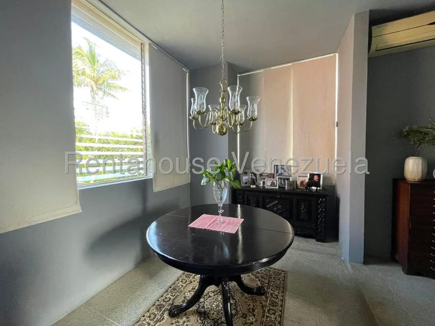 Casa (Multipes Niveles) en Venta en Cumbres de Curumo, Distrito Metropolitano - 16