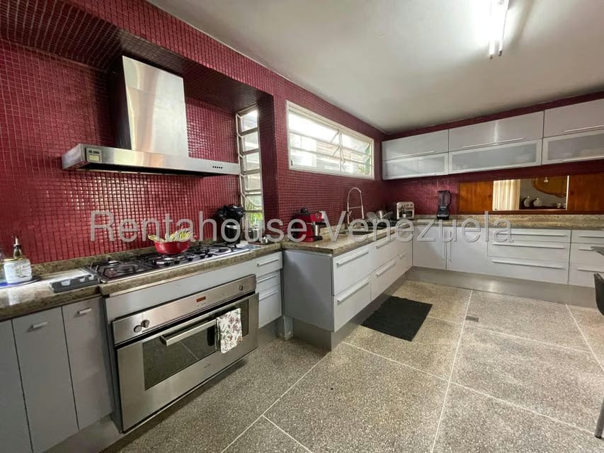 Casa (Multipes Niveles) en Venta en Cumbres de Curumo, Distrito Metropolitano - 3