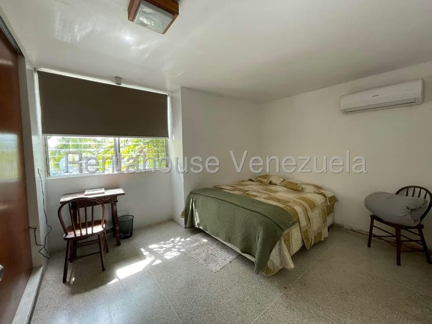 Casa (Multipes Niveles) en Venta en Cumbres de Curumo, Distrito Metropolitano - 28