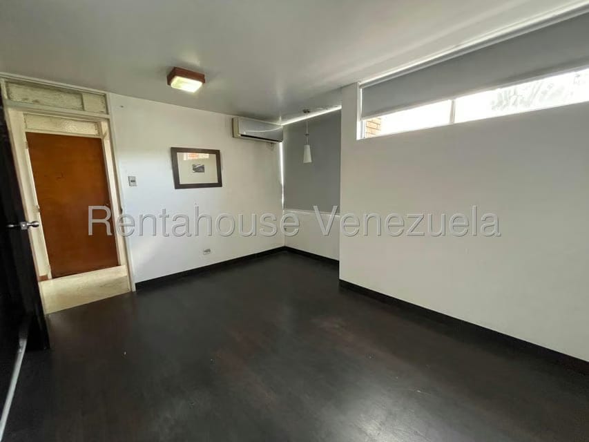 Casa (Multipes Niveles) en Venta en Cumbres de Curumo, Distrito Metropolitano - 30