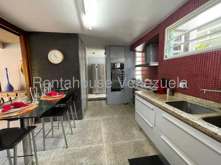Casa (Multipes Niveles) en Venta en Cumbres de Curumo, Distrito Metropolitano - 4