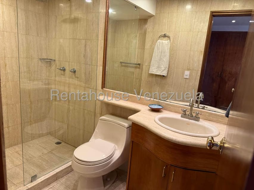 Apartamento (1 Nivel) en Alquiler en Altamira, Distrito Metropolitano - 18