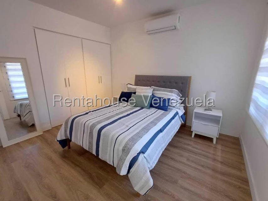 Apartamento (1 Nivel) en Alquiler en Lomas de La Alameda, Distrito Metropolitano - 25