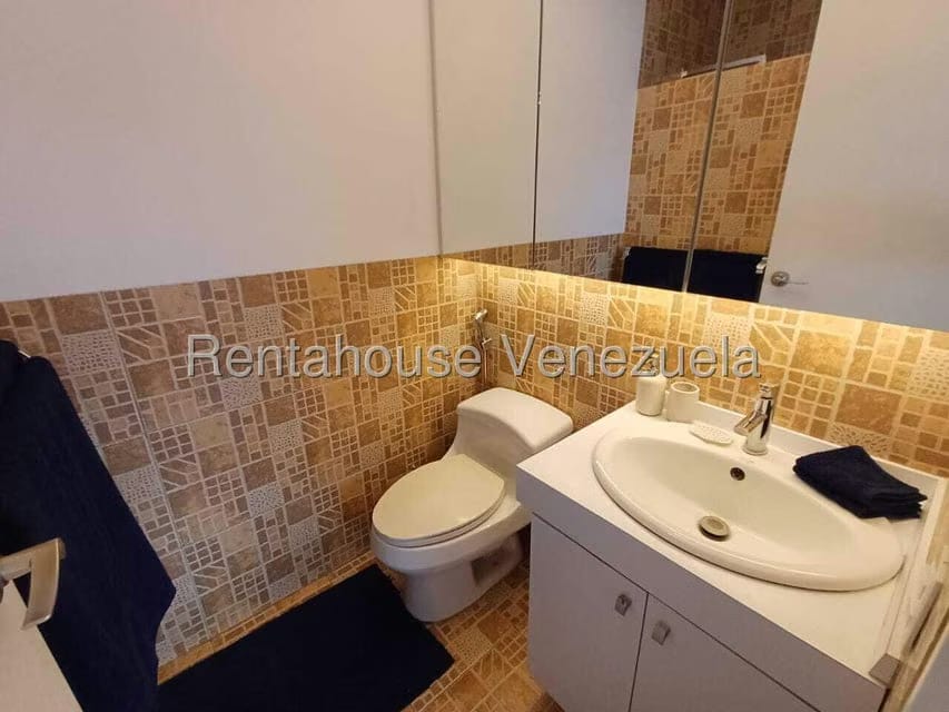 Apartamento (1 Nivel) en Alquiler en Lomas de La Alameda, Distrito Metropolitano - 26