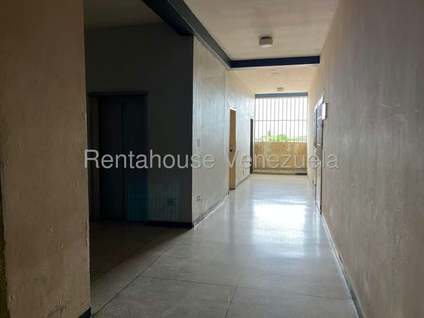 Comercial (Oficina) en Venta en Avenida Bolivar, Aragua - 2