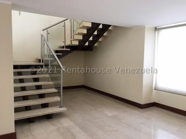 Apartamento (Duplex) en Venta en La Florida, Distrito Metropolitano - 36