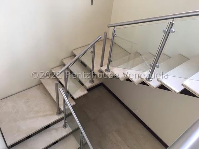 Apartamento (Duplex) en Venta en La Florida, Distrito Metropolitano - 37