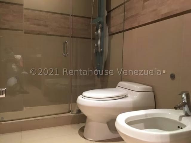 Apartamento (Duplex) en Venta en La Florida, Distrito Metropolitano - 43