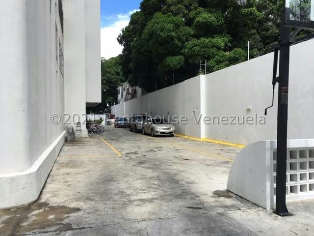 Apartamento (Duplex) en Venta en La Florida, Distrito Metropolitano - 75