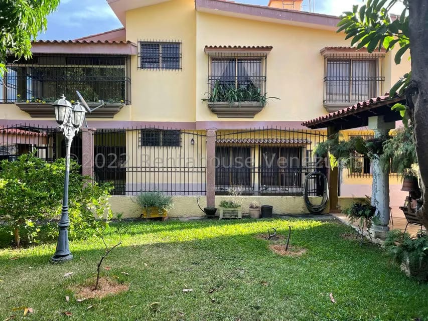 Casa (Multipes Niveles) en Venta en Guatire, Miranda