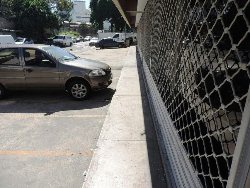 Comercial (Edificio) en Venta en La Urbina, Distrito Metropolitano - 2