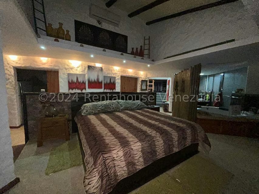 Casa (Multipes Niveles) en Venta en Monterrey, Distrito Metropolitano - 55