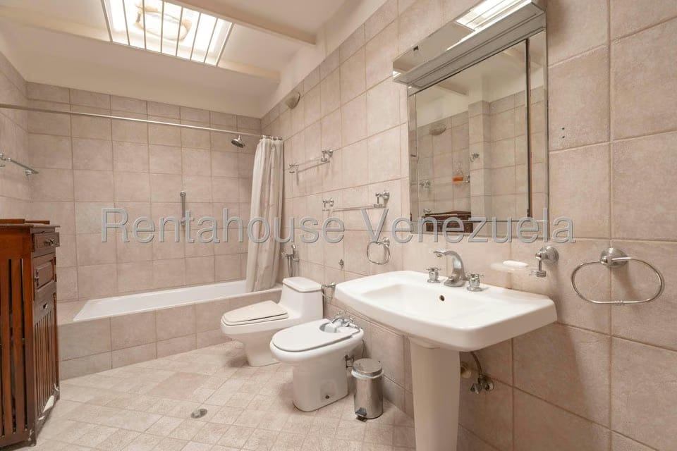 Casa (Multipes Niveles) en Venta en Los Chorros, Distrito Metropolitano - 14