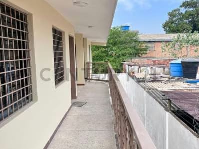 Venta de Edificio detras de Edificio Miranda con 4 apartamentos tipo estudio - 4