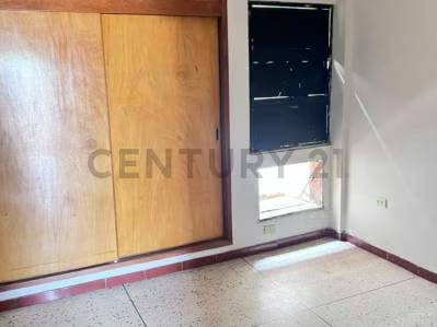 Venta de Edificio detras de Edificio Miranda con 4 apartamentos tipo estudio - 6