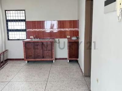 Venta de Edificio detras de Edificio Miranda con 4 apartamentos tipo estudio - 8