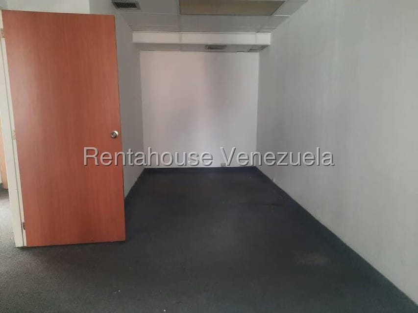 Comercial (Oficina) en Alquiler en La Urbina, Distrito Metropolitano - 2