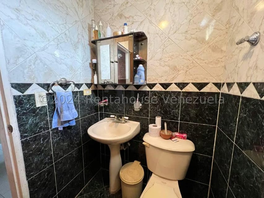 Comercial (Edificio) en Venta en Avenida Páez, Aragua - 70