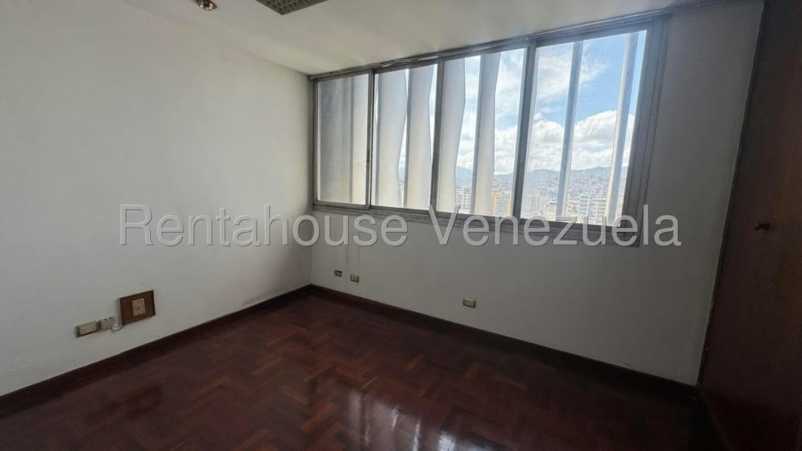 Comercial (Local Comercial) en Venta en Parroquia Catedral, Distrito Metropolitano - 13